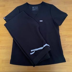 FIGS Scrubs Black Set Medium/Tall